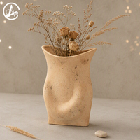 Vase en céramique artisanale ARM LVG Wabi Sabi, forme sculpturale organique, grès mat moucheté, conteneur floral incurvé irrégulier