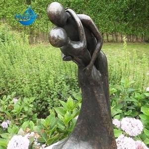 Sculpture de jardin décorative en bronze d'un couple enlacé, statue abstraite et moderne en bronze d'un couple s'embrassant - Product Image 2