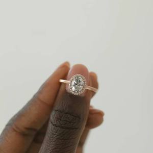 Bague de fiançailles solitaire en diamant taille ovale sertie à griffes, or 14k/18k, grande bague unisexe en diamant naturel certifié, design élégant - Product Image 6