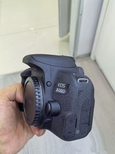 Cámara réflex digital Canon EOS 800D de segunda mano en buen estado de funcionamiento con pantalla táctil abatible - Product Image 5