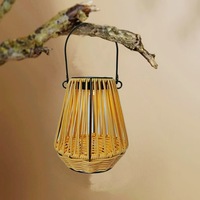 Lanterne solaire suspendue en rotin tissé à la main lumière de jardin portable décorative pour l'éclairage d'ambiance de cour de patio extérieur