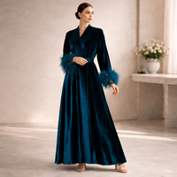 Nouvelle conception 2026 – Abaya ouverte de luxe en velours, robe musulmane modeste d'hiver avec poignets à plumes pour femmes – Vente en gros OEM ODM