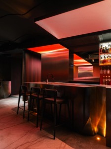 Barra de Bar Personalizada con Cubierta de Madera y Mármol para Restaurante, Diseño Interior de Bar de Vinos - Product Image 5