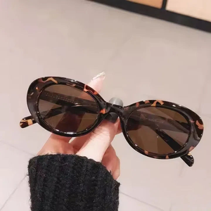 2025 New Style Classical Unisex Fashion Street Shooting Sunglasses Hipster Full Rim Small Beige Gold Red UV400 PC Wholesale - Product Image 4