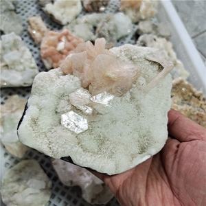 Commercio all'ingrosso di Guarigione Naturale Minerale <span class=keywords><strong>Pietre</strong></span> <span class=keywords><strong>E</strong></span> Cristalli Specimen Grezzo Ruvido Apophyllite Cluster di Quarzo Prezzo Per La Decorazione - Product Image 2