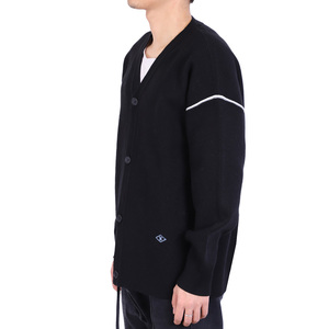 Suéteres personalizados OEM y ODM para hombre, cárdigan de manga larga con cuello en V, suéter de diseñador de punto bordado para hombre - Product Image 3