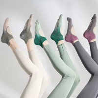 Chaussettes de yoga et de Pilates à cinq doigts, avec grip à pois, logo personnalisé, pour studio professionnel et domicile