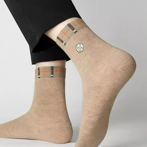 Men's Crew Socks Solid Color Breathable Sweat Absorbent Casual Wear Polyester Fiber Mid Calf Length - Product Image 3