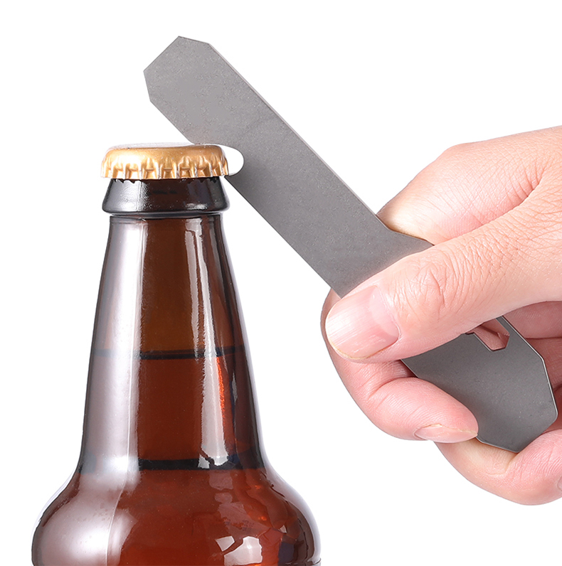 Porte-clés Portable Titane avec Ouvre Bouteille et Clé Fonctionnel
