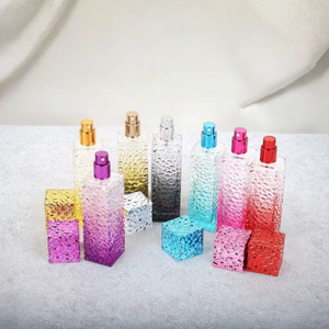 Botella de perfume de cristal cuadrada elegante de 50ml con logotipo personalizado botella de perfume elegante para <span class=keywords><strong>mujer</strong></span> - Product Image 2