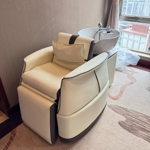 Sillón de Lavacabezas para Salón de Belleza, Tapizado, con Lavabo de Cerámica y Reposapiés Ajustable, Diseño Contemporáneo - Product Image 4