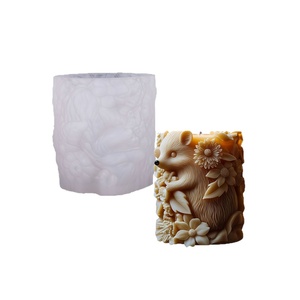 Moule en silicone TangChu Série Oursons Mignons pour bougies cylindriques à relief floral, artisanat en plâtre et bougies d'aromathérapie – Style Moderne - Product Image 5