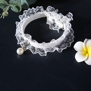 Collar de Encaje Blanco Ajustable para Perros y Gatos Pequeños, Estilo Elegante con Adorno de Perla - Product Image 1