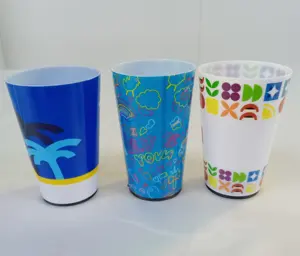 Benutzer definierte neue Designs Flash Light Up Cups Schüsse Bier becher Plastik Party Getränke becher für Bar Night Club Party
