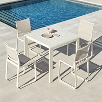 Ensemble de table et de chaises de jardin en aluminium minimaliste moderne pour l'extérieur, avec cadre résistant aux UV et à l'eau, pour les patios, les villas et les espaces ouverts