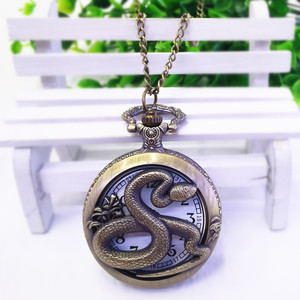 Reloj de Bolsillo Vintage con Tapa Abatible, Diseño Antiguo en Bronce, Cuarzo, con los Doce Signos del Zodiaco, para Estudiantes Mayores, Venta al Por Mayor - Product Image 2