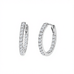 Pendientes de Aro de Oro Blanco de 18K Clásicos Unisex con Diamantes Cultivados en Laboratorio de Corte Redondo de 1.8mm DEF VS HPHT con Certificación IGI - Product Image 4