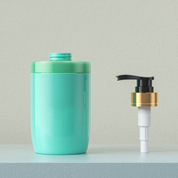 Nouveauté Bouteille de baril de luxe en PET de 500ml avec pompe à cou d'estampage à chaud en or Bouteilles en plastique de luxe pour lotion shampooing