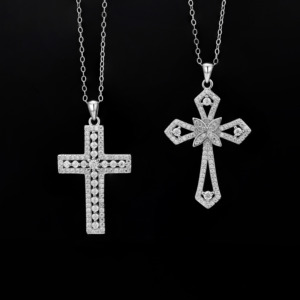 Collier pour femme en argent sterling 925 avec pendentif croix religieuse en moissanite de qualité D VVS, certifié GRA, vente en gros - Product Image 4