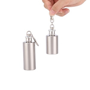 Borraccia Portatile Cilindrica Piccola per Liquori, Mini Fiaschetta da 1 oz 2 oz in Acciaio Inossidabile con Portachiavi - Product Image 1