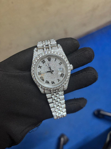 Reloj de pulsera automático para hombre, estilo Hip Hop, con esfera árabe bicolor, chapado en oro y plata, con diamantes incrustados. - Product Image 3