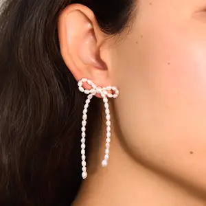 Nuova moda con nappe di perle eleganti collane di fiocco stile Vintage Design collana di perline di riso set di orecchini da donna