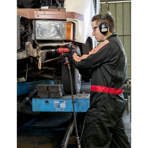 Pistolet à burin pneumatique Chicago Pneumatic CP7160K, outil à percussion pneumatique avec accessoires - Product Image 5