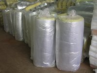 Aislamiento de Fibra de Vidrio con Revestimiento de Vinilo Blanco, Barrera Térmica para Edificios Metálicos, Almacenes y Estructuras Prefabricadas de Acero