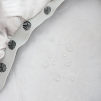 Nappe de protection matelassée imperméable 100 % polyester en tissu tricoté avec envers souple en TPU, facile à nettoyer et résistante