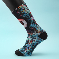 Chaussettes ras du cou avec imprimé artistique vibrant, chaussettes fantaisie style urbain à bout renforcé, sublimation vierge