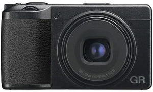 กล้องดิจิตอลคอมแพค Ri Coh GR IIIx สีดำ พร้อมเซ็นเซอร์ CMOS ขนาด APS-C ความละเอียด 24MP เลนส์ GR 40 มม. F2.8 (ในรูปแบบ 35 มม.) เซ็นเซอร์ CMOS - Product Image 6