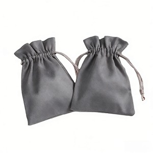 Sac cadeau vert recyclable LUOYI avec cordon de serrage et logo personnalisé pour bijoux, accessoires et bagues (MOQ 100 pièces) - Product Image 1