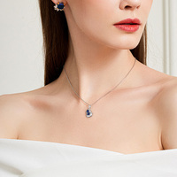 Collier de luxe pour femme en argent sterling S925, pendentif gourde avec gemme rouge, chaîne de clavicule entièrement sertie de diamants, forme géométrique élégante - Grande Vente