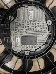 Ventilateur de <span class=keywords><strong>voiture</strong></span> d'origine 17428487636 17428487637 Kit de système de refroidissement de radiateur automobile authentique Ventilateur d'origine utilisé pour BMW X3 X4 X5 G01 G02 G08 - Product Image 3