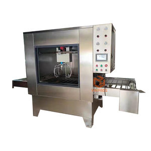 Matériau de construction de <span class=keywords><strong>porte</strong></span> de chapeau en bois profilé en aluminium machines de peinture par pulvérisation automatiques avec cabine de pulvérisation de manteau - Product Image 2