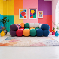 Canapé deux places en velours patchwork coloré, personnalisable en couleur et matière, design artistique et créatif
