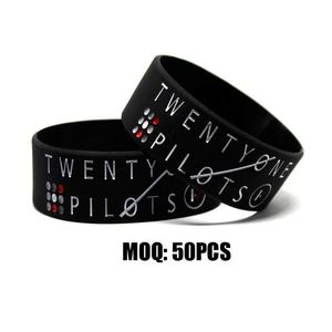 <span class=keywords><strong>Pulseras</strong></span> de silicona con nombre incrustado Accesorios de cuero Toque médico <span class=keywords><strong>para</strong></span> pareja Vibraciones Encantos afroamericanos - Product Image 3