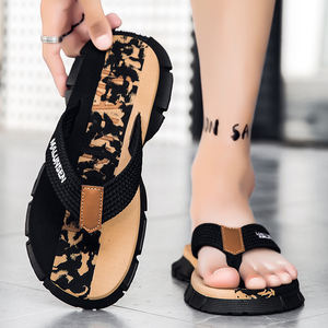 Tongs Confortables pour Hommes avec Semelle en PVC Résistante à l'Usure, Antidérapantes, Design Décontracté, Tendances pour la Plage et l'Extérieur - Product Image 5