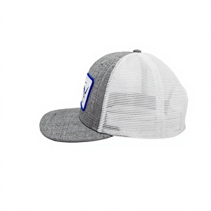 Casquette Trucker en Maille Blanche Respirante à 6 Panneaux avec Patch Tissé Personnalisé, Style Sportif Quotidien pour Quatre Saisons, Produite en Usine au Vietnam - Product Image 3
