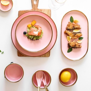 Service de table de luxe léger à bord doré, style créatif INS pour la maison, assiettes jetables en céramique, bols à nouilles, motif cœur rose girly - Product Image 4