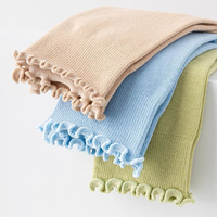 Chaussettes de yoga personnalisées en gros avec logo, pour femmes, mi-mollet, à volants, antidérapantes, pour Pilates et fitness