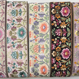 Proveedor de la India de Tela Ligera con Estampado Floral, Encaje y Malla Suave para Vestidos de Mujer - Product Image 1