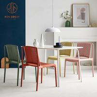 Chaise de salle à manger en plastique moderne minimaliste INS Cafe Bar, créative, en PP, empilable, colorée, pour l'extérieur et l'intérieur, avec dossier