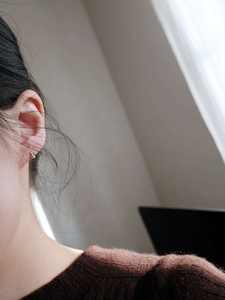 Vente en gros Nouveauté 2021 GOL Dtutu 9k Or véritable Boucles d'oreilles créoles minimalistes Design coréen Petits clous Certifié par un tiers - Product Image 5