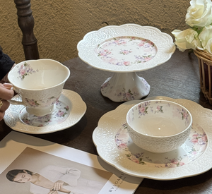 Elegante Juego de Vajilla de Porcelana con Relieve Floral Francés - Platos y Tazas de Cerámica con Rosas Rosadas Vintage para Bodas y Eventos, Venta al Por Mayor - Product Image 6