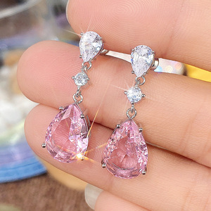 Orecchini a goccia rosa per donna, eleganti e dallo stile dolce, gioielli per l'orecchio scintillanti da indossare tutti i giorni - Product Image 3