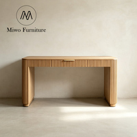 Bureau d'ordinateur au design moderne et contemporain, mobilier de bureau en bois naturel avec rangement, bureau d'étude avec tiroirs, secrétaire à rainures
