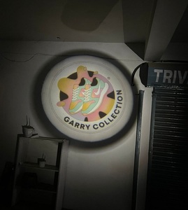 Proyector de Logotipos LED RGB Comercial de 27W con Cambio de Diseño por Inyección de Tinta, 6000lm de Brillo, Diseño Impermeable y Alcance de Visualización de 6 pies NA 27W Lo - Product Image 1