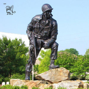 Escultura de Héroe Combatiente Conmemorativa de Metal para Exteriores del Proyecto BLVE City Square, Estatua de Guerrero de Bronce de Tamaño Real - Product Image 4