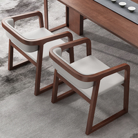 Chaise de salle à manger/restaurant de luxe moderne en bois massif, coton et lin/peau synthétique avec accoudoirs, idéale pour salle de bain - Vente en gros